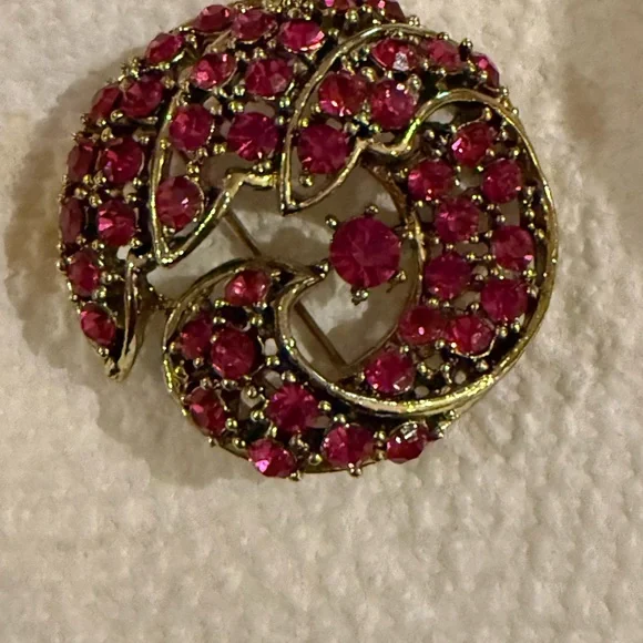 Vintage Elegant Pink Rhinestone Crystal Gold Brooch - Picture 6 of 10